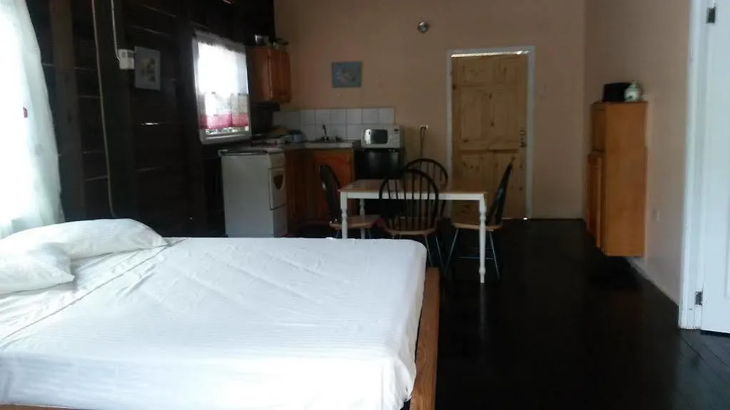 Angel Retreat Aparthotel Castara 2*,